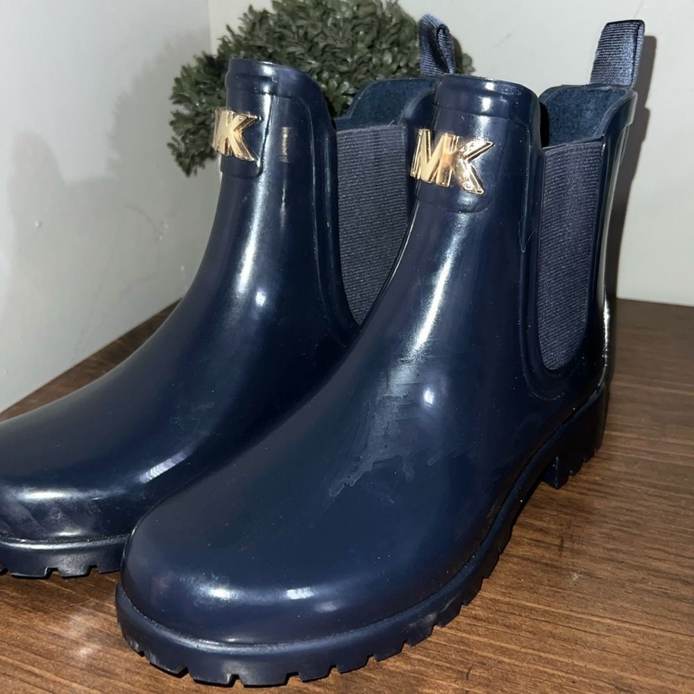Michael Kors
Sidney Water-Resistant Pull-On Rain Booties 7